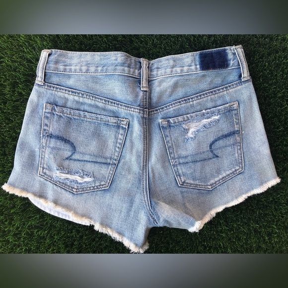 High Waisted Denim Shorts: Levi’s Mom Short (27) x AE Jean Cut-Off Shorts (2) - Picture 8 of 9